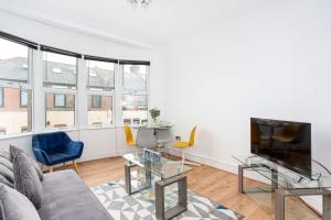 Modern 3 Bedroom Home with Parking in Southend