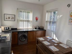 Luxury Apartment in Yarm, surrounded by nature walks, and Yarm High Street, Famous Roseberry Topping