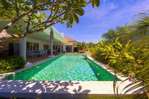 Tropical Family Villa with Pool Garden ML103