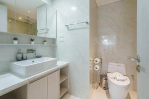Cassia Exclusive Lake View Condo Bang Tao Beach