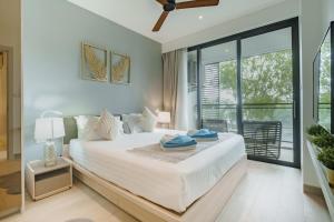 Cassia Exclusive Lake View Condo Bang Tao Beach