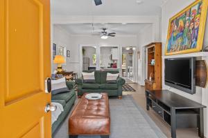 Lenoir Cottage w covered patio and fire pit