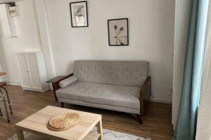 Charming bright apartment for 2 in Paris