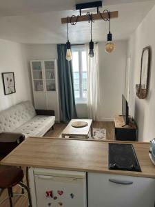 Charming bright apartment for 2 in Paris