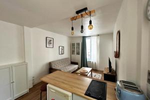 Charming bright apartment for 2 in Paris