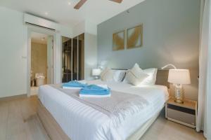 Cassia Exclusive Lake View Condo Bang Tao Beach