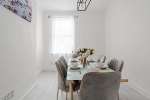 Mersey View 4 Bedroom by Liverpoollux Next To Everton Stadium