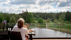 Lake view ODYL Holiday House with Sauna and Seasonal Hot-tub