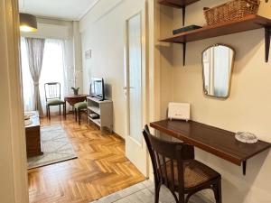 "Sunny & Stylish Apartment in Koukaki,Athens"