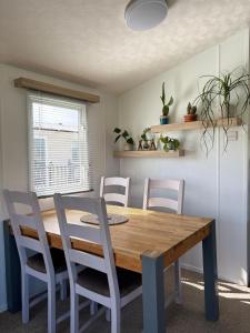 Padstow Holiday Base Bright Two Bedroom Lodge at Seven Bays