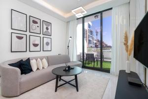 Stylish Living with a Cozy Touch