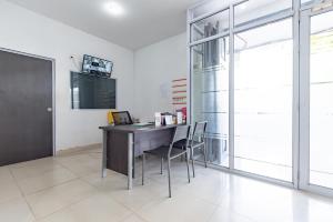 RedDoorz Plus near Kepri Mall