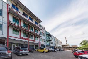 RedDoorz Plus near Kepri Mall