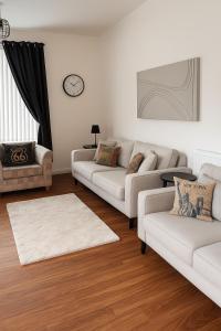 Luxury Apartment in Yarm, surrounded by nature walks, and Yarm High Street, Famous Roseberry Topping