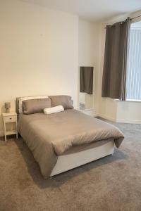 Luxury Apartment in Yarm, surrounded by nature walks, and Yarm High Street, Famous Roseberry Topping