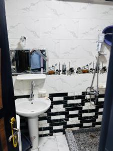 شقه في ميدان العروسه