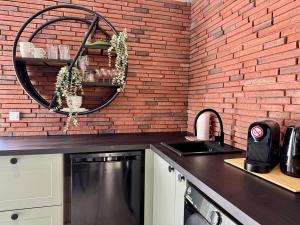 Garden Residence - The Garage