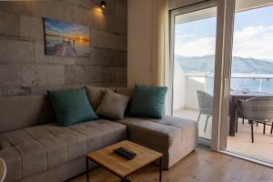 Seafront modern apartment