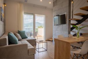 Seafront modern apartment