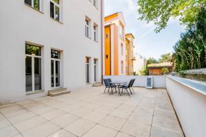 Blueground Vršovice private terrace equipped PRG-8