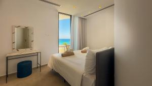 Aqua Beachfront Villas - Villa 1