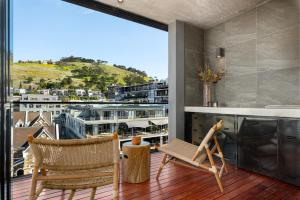 Luxury De Waterkant Stay with Private Hot Tub