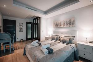 Luxury 2 bedrooms, Private Heated Pool - EHHouse