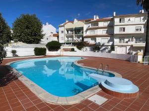 Elegant 3-bed family beach house with large pool area