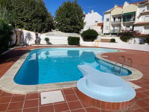 Elegant 3-bed family beach house with large pool area