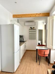 RSRC NEW AC Central & Bright 1BR apartment