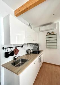 RSRC NEW AC Central & Bright 1BR apartment