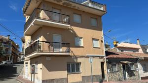 Apartamento de 3 habitaciones en GIRONELLA - ALBERGA