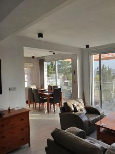 Seaview 2bedroom and living room