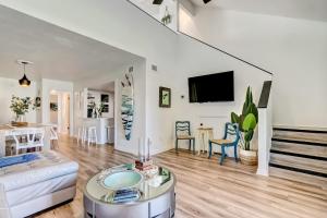 Las Olas Cabana - Close to Beach & Restaurants