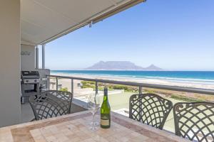 Dolphin Beach H205 Beachfront APT, Blouberg by HMH