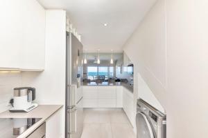 Dolphin Beach H205 Beachfront APT, Blouberg by HMH