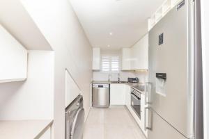 Dolphin Beach H205 Beachfront APT, Blouberg by HMH