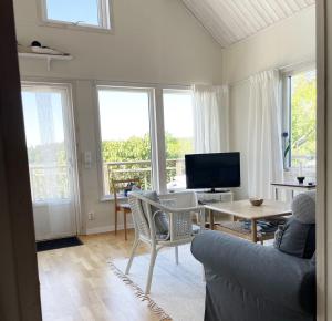 Modern Cottage with Lakeside Location and Idyllic Setting near Loftahammar