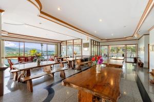 3 bedroom condo with beautiful views