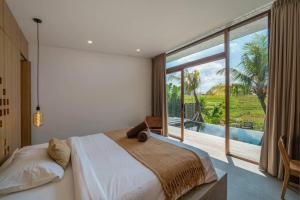 Ricefield view 3BR designer Villa 1 min from beach