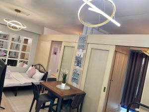 PinkDoorZ MOA Staycation at SEA Residences