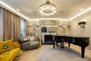 Veeve - Lavish and Luxe