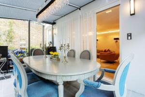 Veeve - Lavish and Luxe