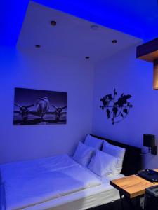 New - Very Central New York Cafe