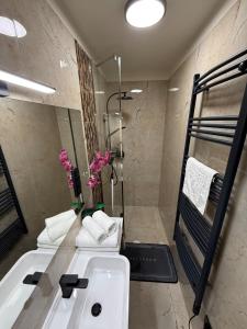 New - Very Central New York Cafe