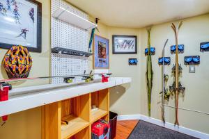 Mountain Lovers Retreat Close to SLC and Skiing