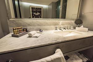 The Singular Santiago