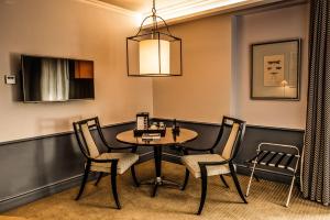 The Singular Santiago