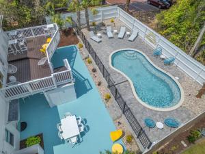 5 bedroom-2 and a half bathroom Apartment