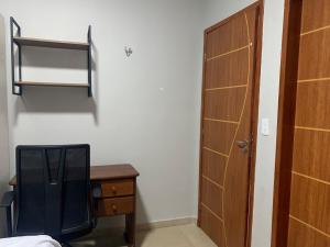 Quarto com ar condicionado e banheiro privativo